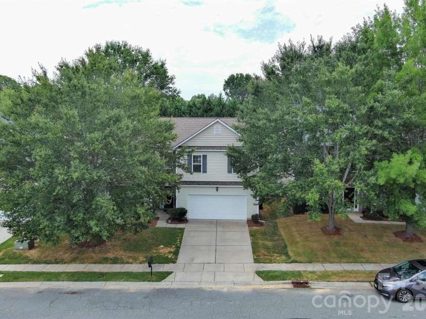 2702 Piersland Drive, Matthews, NC 28104.  MLS# CAR4416669, YatesRealty ID 46126. 