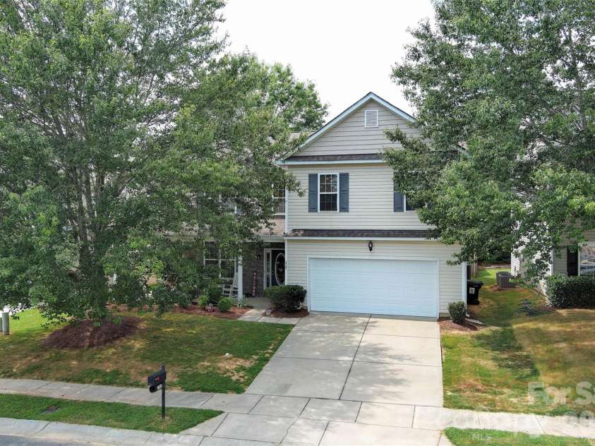 2702 Piersland Drive, Matthews, NC 28104.  MLS# CAR4416669, YatesRealty ID 46126. 