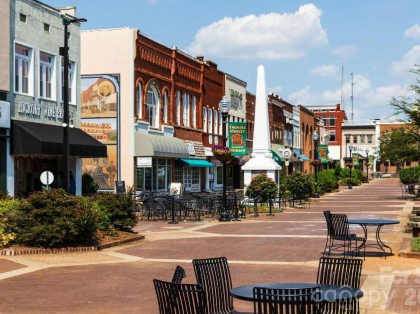1513 39th Avenue Loop, Hickory, NC 28601.  MLS# CAR4417142, YatesRealty ID 46127. Area Photo -Quaint, Charming & Full of Character! Explore Downtown Hickory—where local shops, cozy cafés, and small-town charm create the perfect vibe!