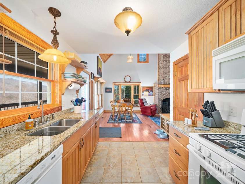 20 Claw Court, Bakersville, NC 28705.  MLS# CAR4240555, YatesRealty ID 4613. 