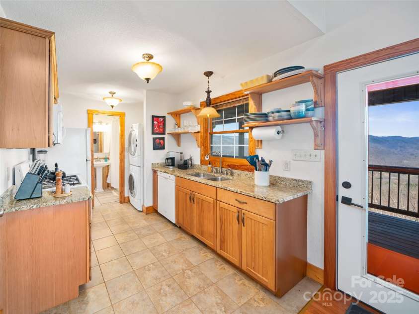 20 Claw Court, Bakersville, NC 28705.  MLS# CAR4240555, YatesRealty ID 4613. 