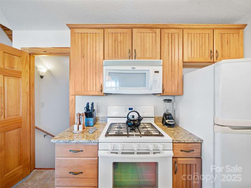 20 Claw Court, Bakersville, NC 28705.  MLS# CAR4240555, YatesRealty ID 4613. 