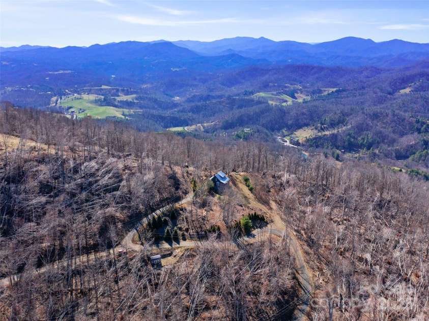 20 Claw Court, Bakersville, NC 28705.  MLS# CAR4240555, YatesRealty ID 4613. 