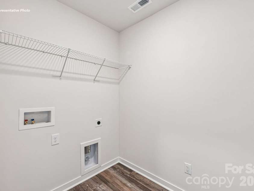2082 10th Street, Hickory, NC 28602.  MLS# CAR4358884, YatesRealty ID 4613. 