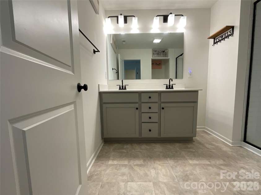 11009 Pagebrook Lane, Charlotte, NC 28214.  MLS# CAR4414529, YatesRealty ID 46130. 