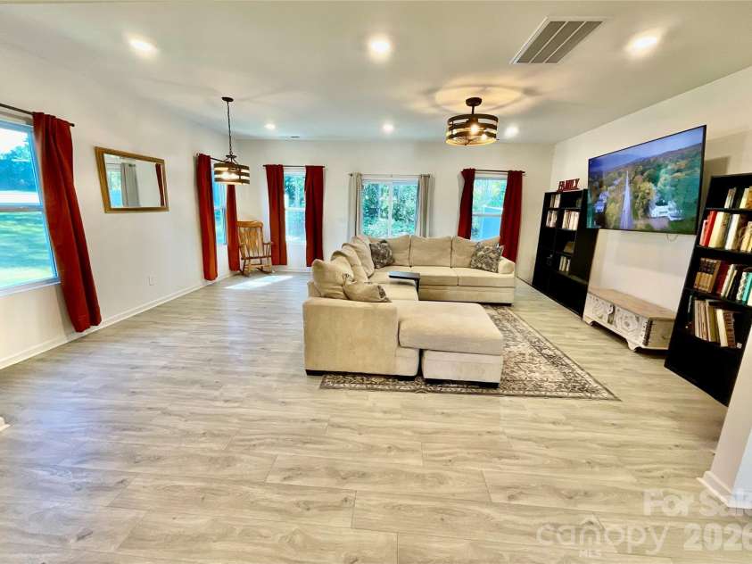 11009 Pagebrook Lane, Charlotte, NC 28214.  MLS# CAR4414529, YatesRealty ID 46130. 