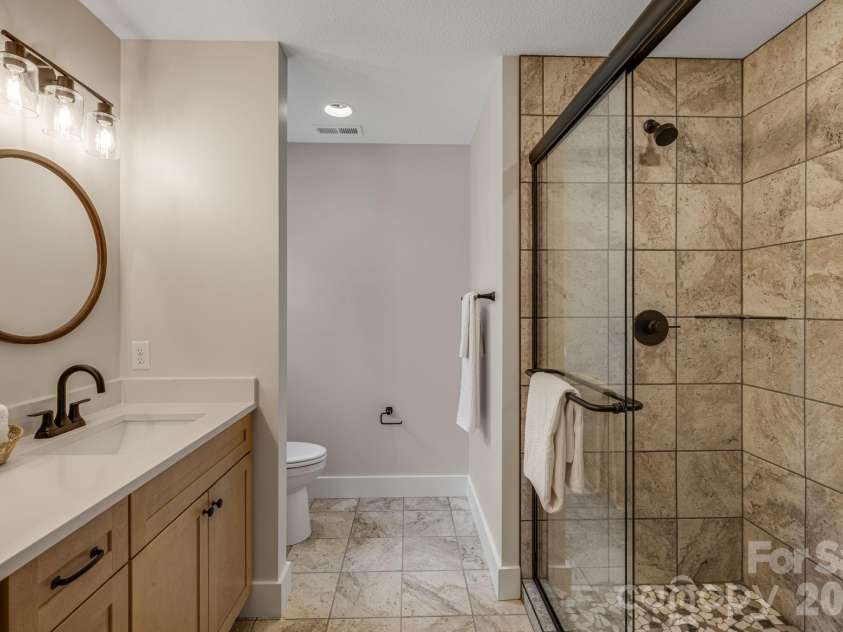 735 Jupiter Road, Weaverville, NC 28787.  MLS# CAR4410914, YatesRealty ID 46131. En-Suite Primary Bath