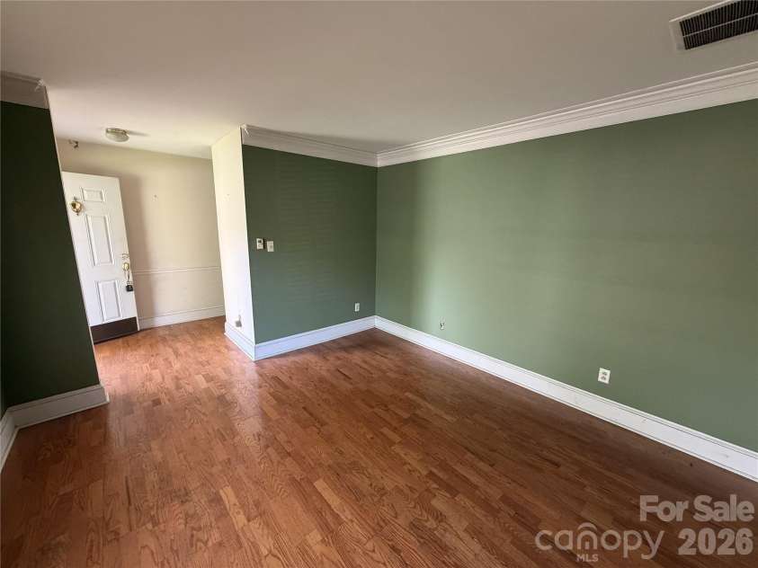 6625 Woodfield Drive, Charlotte, NC 28215.  MLS# CAR4417217, YatesRealty ID 46133. 