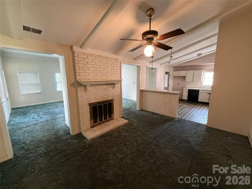 6625 Woodfield Drive, Charlotte, NC 28215.  MLS# CAR4417217, YatesRealty ID 46133. 