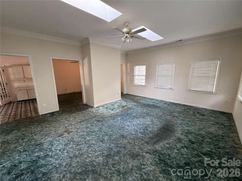 6625 Woodfield Drive, Charlotte, NC 28215.  MLS# CAR4417217, YatesRealty ID 46133. 