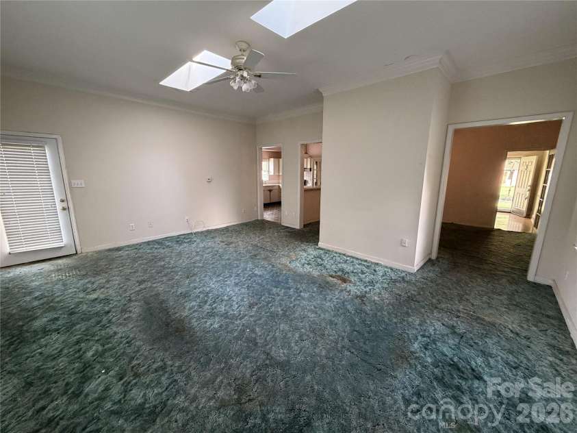 6625 Woodfield Drive, Charlotte, NC 28215.  MLS# CAR4417217, YatesRealty ID 46133. 