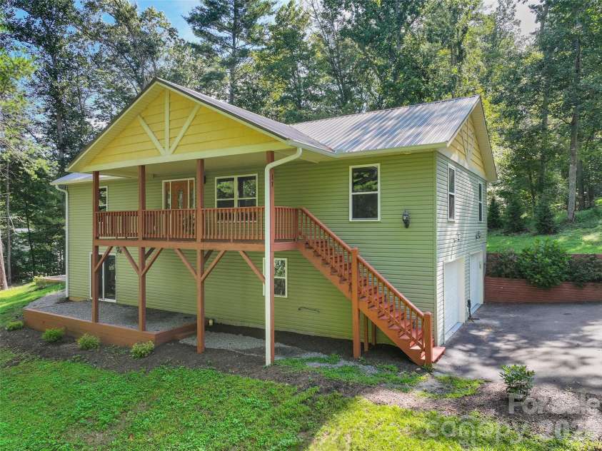 11 Tahchee Trail, Fletcher, NC 28732.  MLS# CAR4415640, YatesRealty ID 46135. 