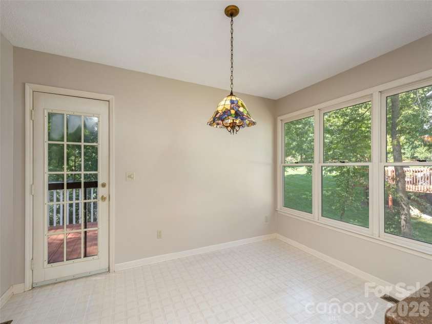 15 Glen Crest Drive, Arden, NC 28704.  MLS# CAR4416673, YatesRealty ID 46138. Family Dining in the Kitchen & Deck Access