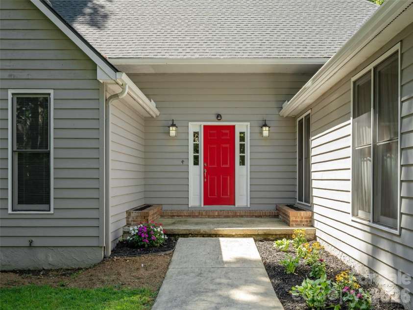 15 Glen Crest Drive, Arden, NC 28704.  MLS# CAR4416673, YatesRealty ID 46138. Gracious Entry with Room for Flowers