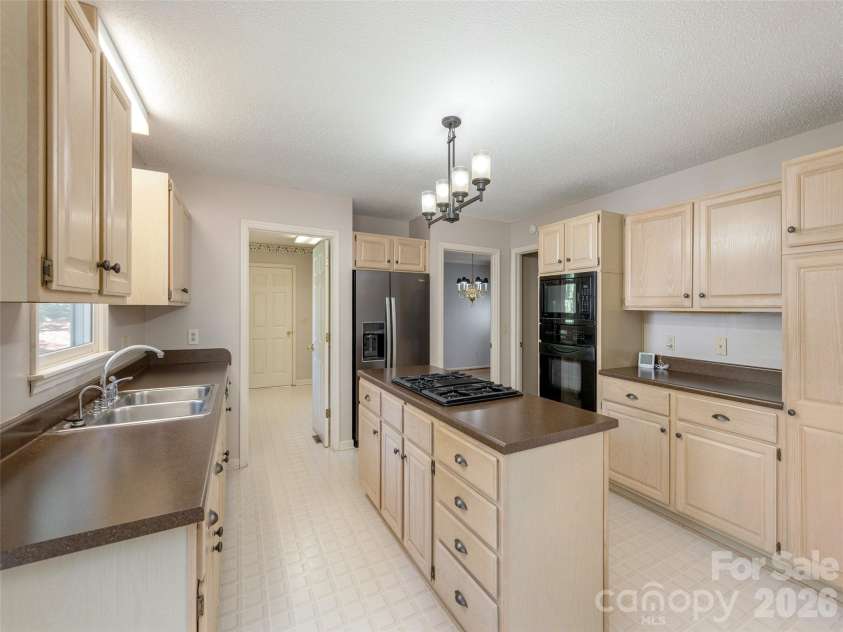 15 Glen Crest Drive, Arden, NC 28704.  MLS# CAR4416673, YatesRealty ID 46138. Kitchen with Center Island