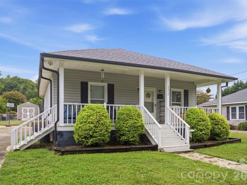 2412 Jackson Street, Belmont, NC 28012.  MLS# CAR4406899, YatesRealty ID 46140. 