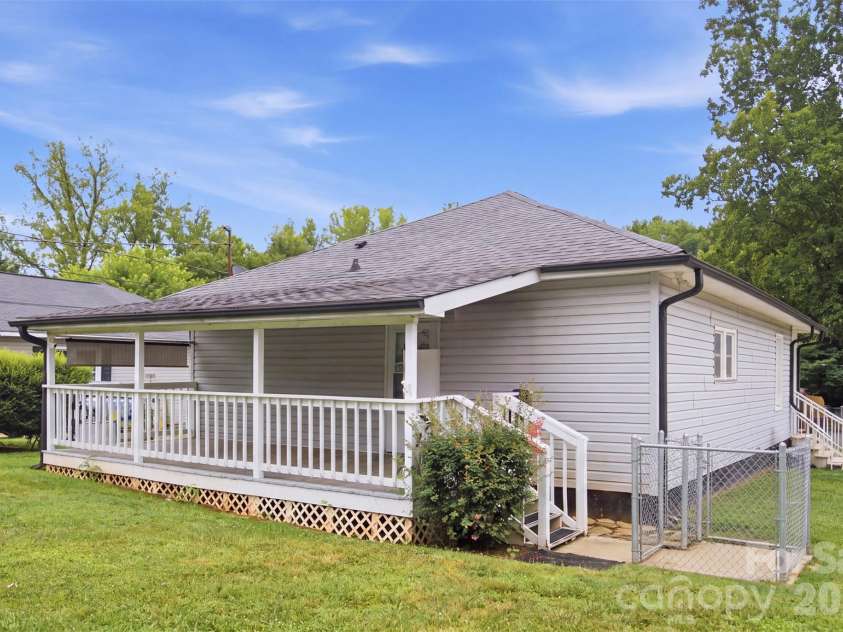 2412 Jackson Street, Belmont, NC 28012.  MLS# CAR4406899, YatesRealty ID 46140. 