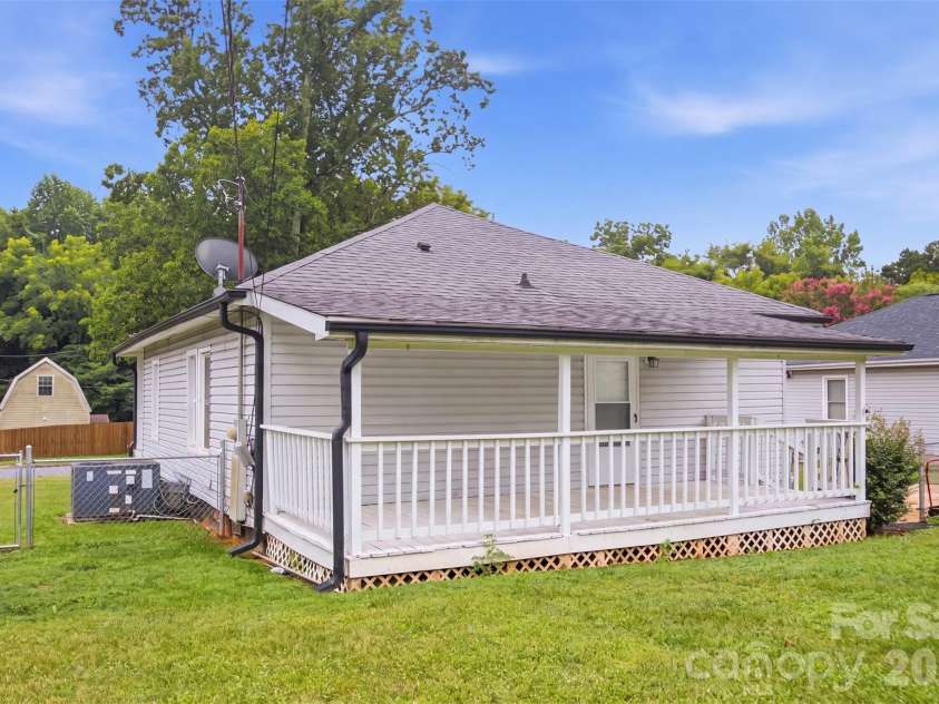 2412 Jackson Street, Belmont, NC 28012.  MLS# CAR4406899, YatesRealty ID 46140. 