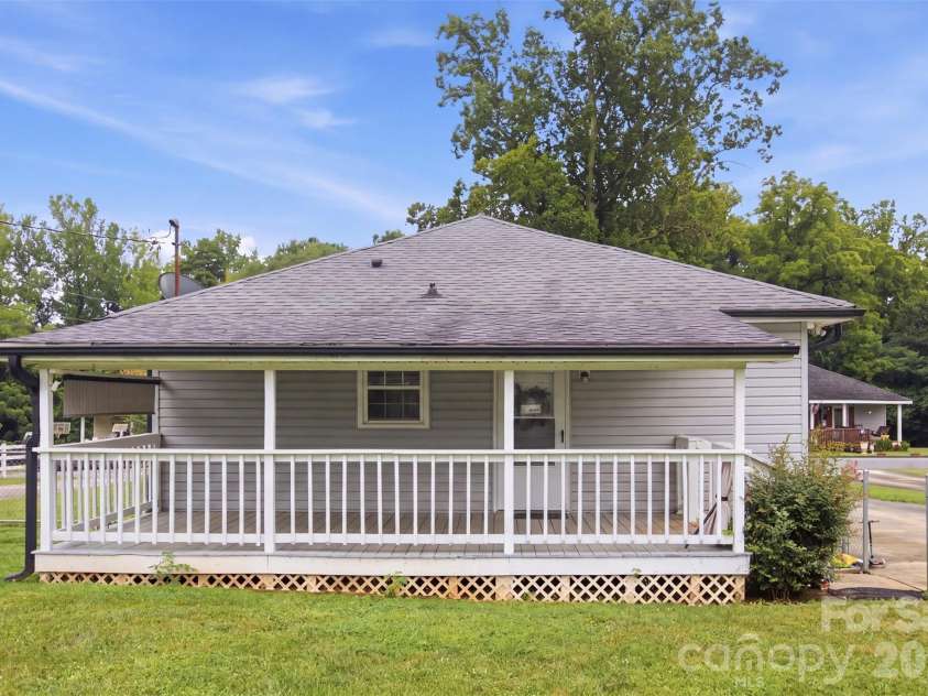 2412 Jackson Street, Belmont, NC 28012.  MLS# CAR4406899, YatesRealty ID 46140. 