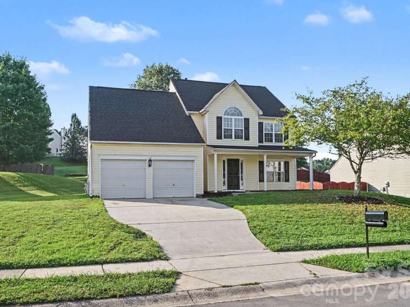 11008 Padderborn Court, Charlotte, NC 28215.  MLS# CAR4416309, YatesRealty ID 46141. 