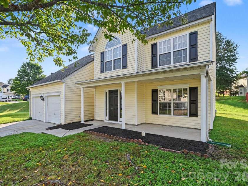 11008 Padderborn Court, Charlotte, NC 28215.  MLS# CAR4416309, YatesRealty ID 46141. 