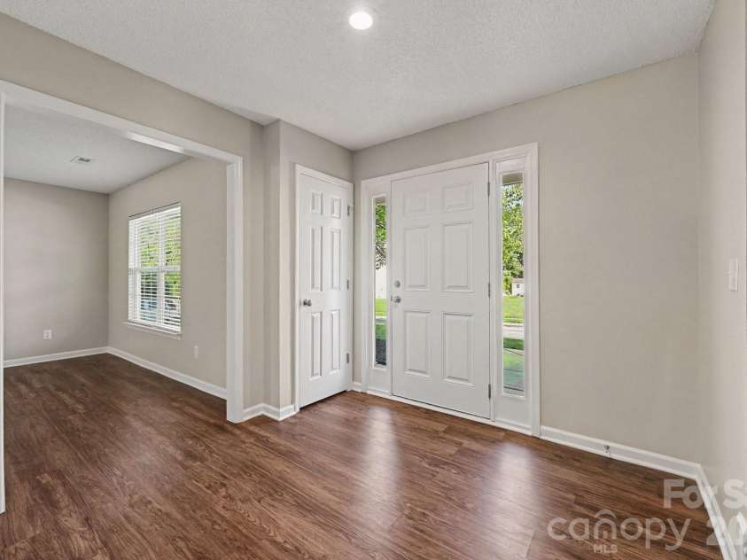 11008 Padderborn Court, Charlotte, NC 28215.  MLS# CAR4416309, YatesRealty ID 46141. 