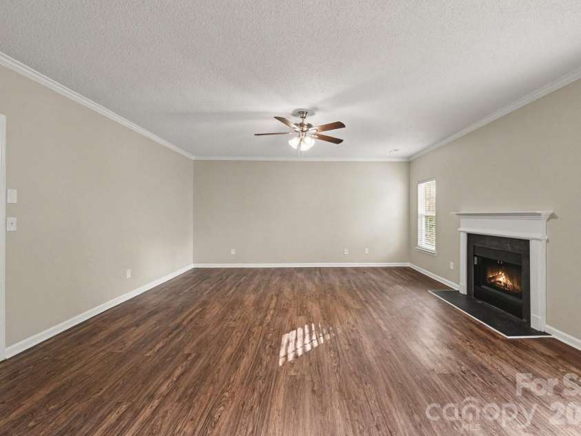 11008 Padderborn Court, Charlotte, NC 28215.  MLS# CAR4416309, YatesRealty ID 46141. 