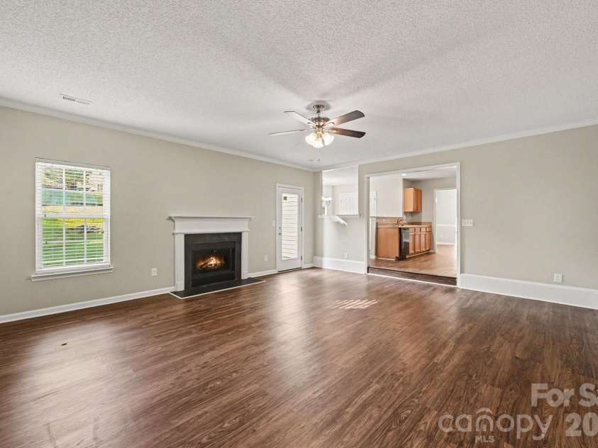 11008 Padderborn Court, Charlotte, NC 28215.  MLS# CAR4416309, YatesRealty ID 46141. 