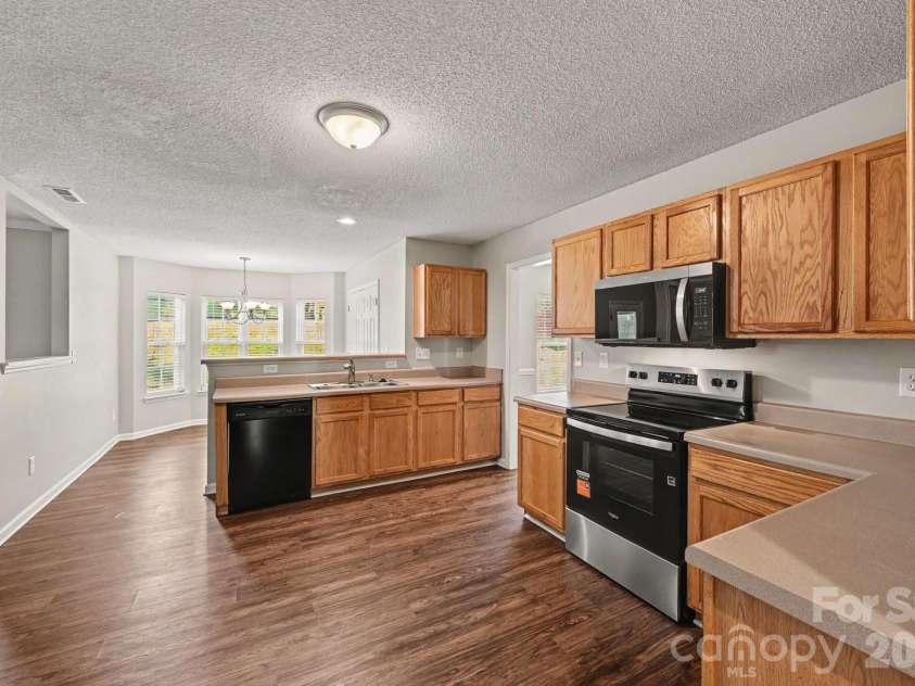 11008 Padderborn Court, Charlotte, NC 28215.  MLS# CAR4416309, YatesRealty ID 46141. 