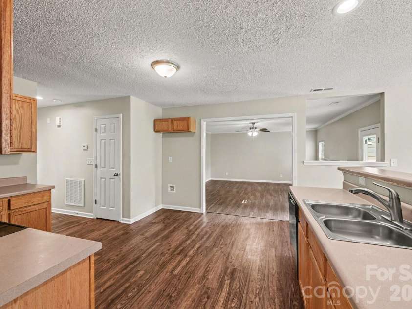 11008 Padderborn Court, Charlotte, NC 28215.  MLS# CAR4416309, YatesRealty ID 46141. 