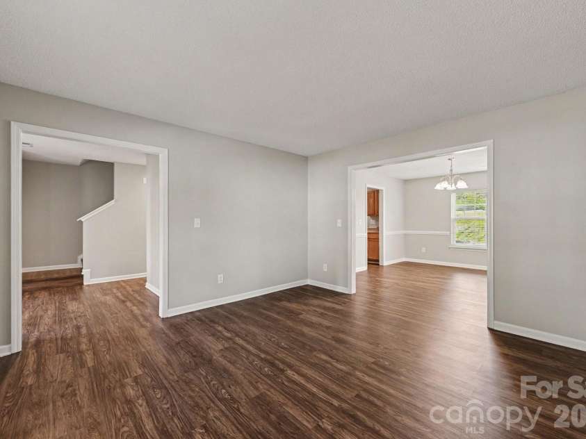 11008 Padderborn Court, Charlotte, NC 28215.  MLS# CAR4416309, YatesRealty ID 46141. 