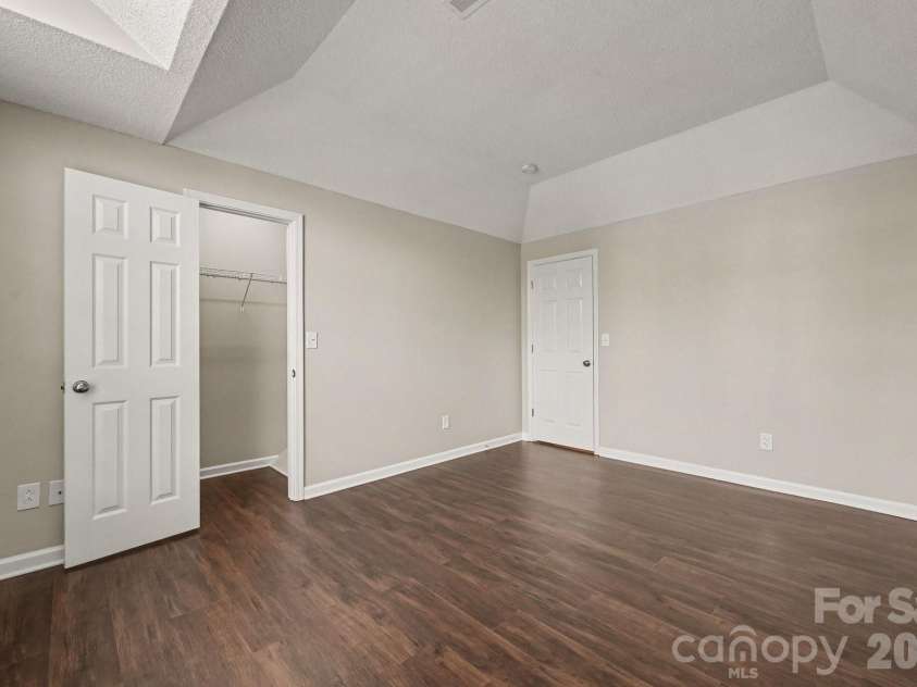 11008 Padderborn Court, Charlotte, NC 28215.  MLS# CAR4416309, YatesRealty ID 46141. 