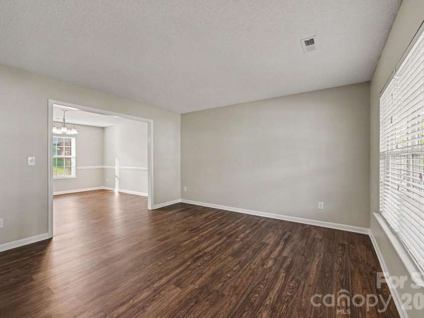11008 Padderborn Court, Charlotte, NC 28215.  MLS# CAR4416309, YatesRealty ID 46141. 
