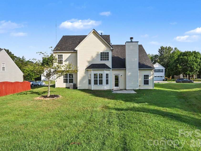 11008 Padderborn Court, Charlotte, NC 28215.  MLS# CAR4416309, YatesRealty ID 46141. 