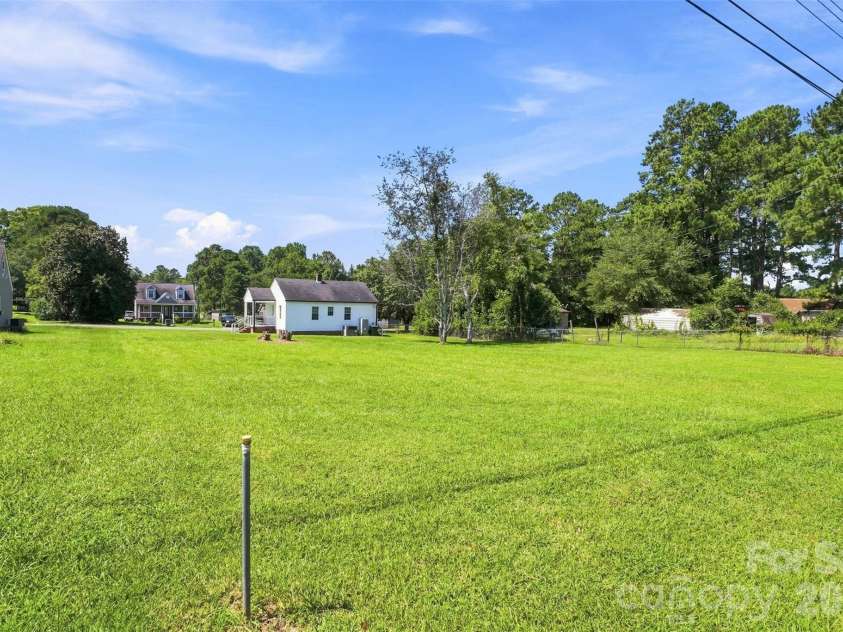 203 Magnolia Avenue, Great Falls, SC 29055.  MLS# CAR4411500, YatesRealty ID 46143. Backyard