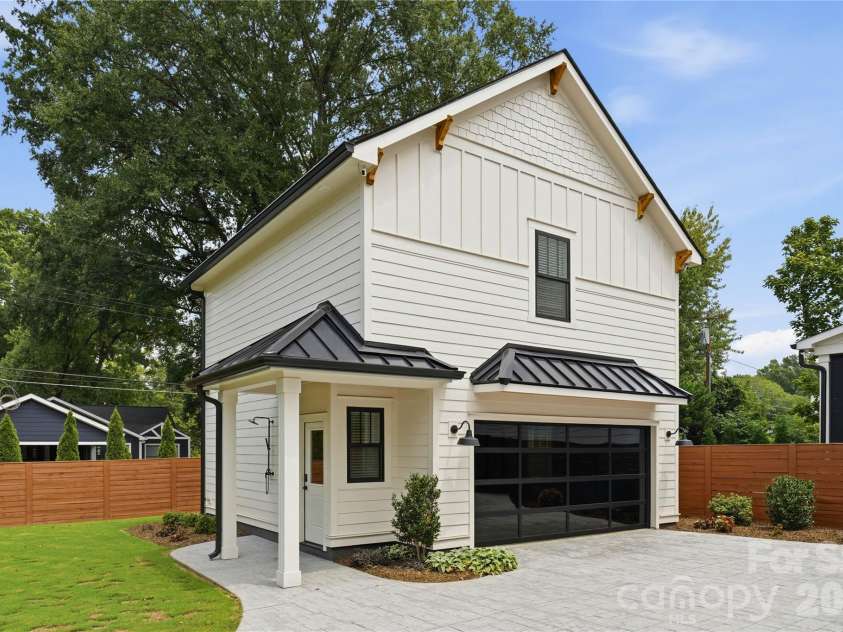 921 Woodside Avenue, Charlotte, NC 28205.  MLS# CAR4415361, YatesRealty ID 46144. 