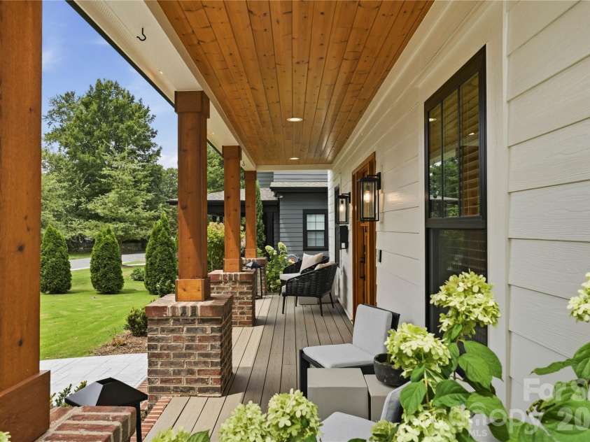 921 Woodside Avenue, Charlotte, NC 28205.  MLS# CAR4415361, YatesRealty ID 46144. 