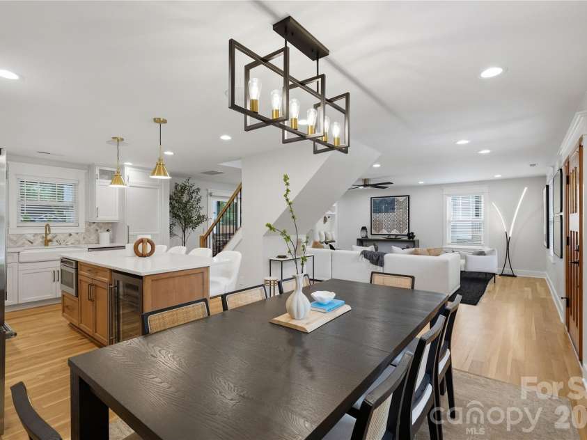 921 Woodside Avenue, Charlotte, NC 28205.  MLS# CAR4415361, YatesRealty ID 46144. 