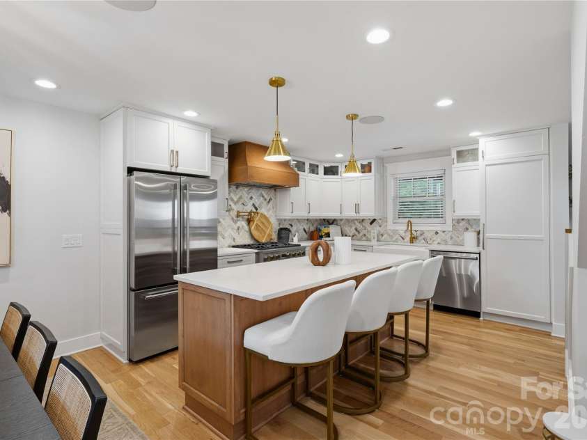 921 Woodside Avenue, Charlotte, NC 28205.  MLS# CAR4415361, YatesRealty ID 46144. 