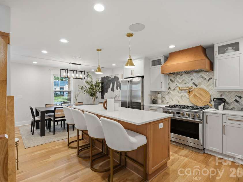 921 Woodside Avenue, Charlotte, NC 28205.  MLS# CAR4415361, YatesRealty ID 46144. 