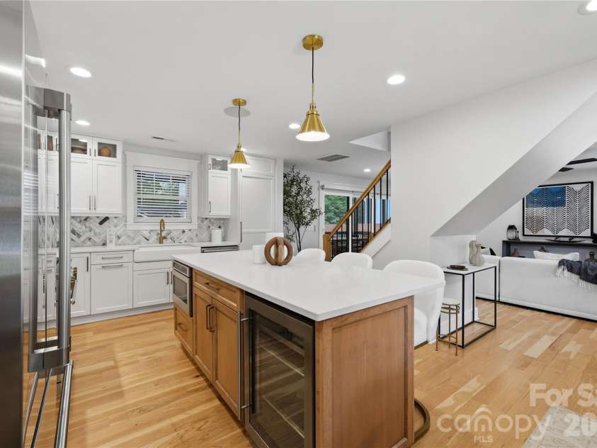921 Woodside Avenue, Charlotte, NC 28205.  MLS# CAR4415361, YatesRealty ID 46144. 