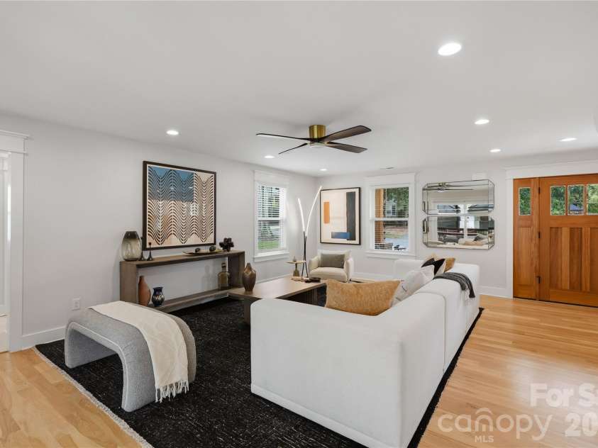 921 Woodside Avenue, Charlotte, NC 28205.  MLS# CAR4415361, YatesRealty ID 46144. 