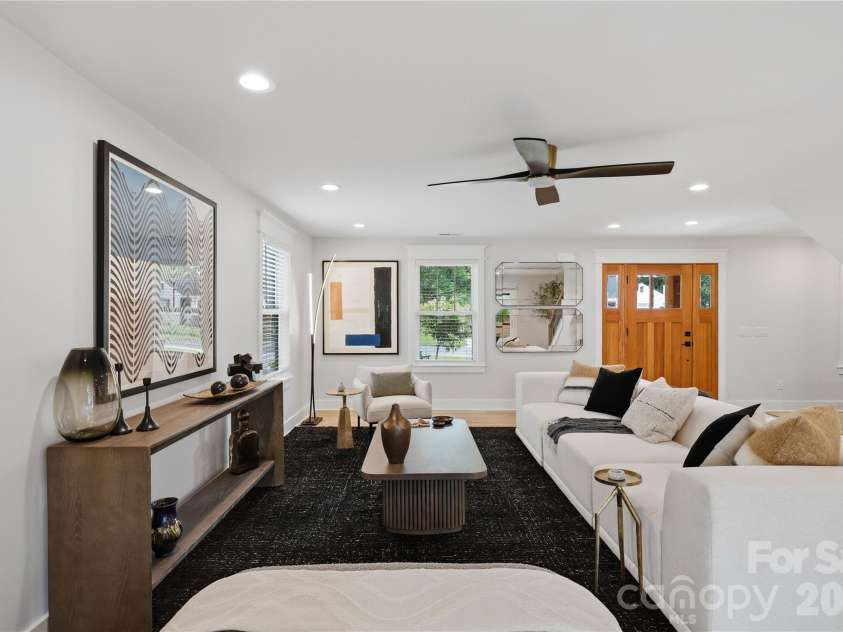 921 Woodside Avenue, Charlotte, NC 28205.  MLS# CAR4415361, YatesRealty ID 46144. 