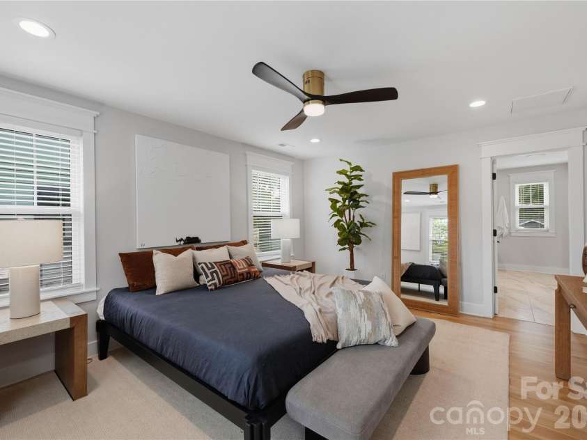 921 Woodside Avenue, Charlotte, NC 28205.  MLS# CAR4415361, YatesRealty ID 46144. 