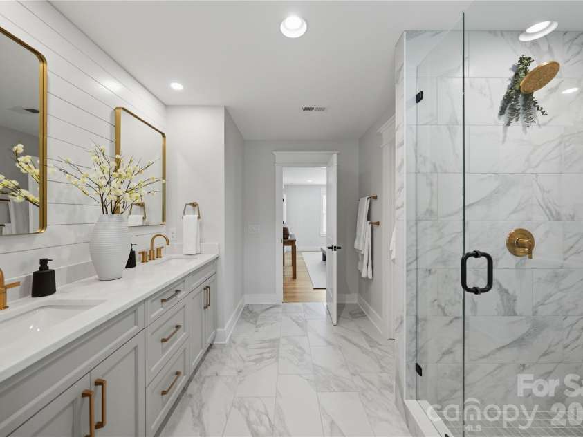 921 Woodside Avenue, Charlotte, NC 28205.  MLS# CAR4415361, YatesRealty ID 46144. 