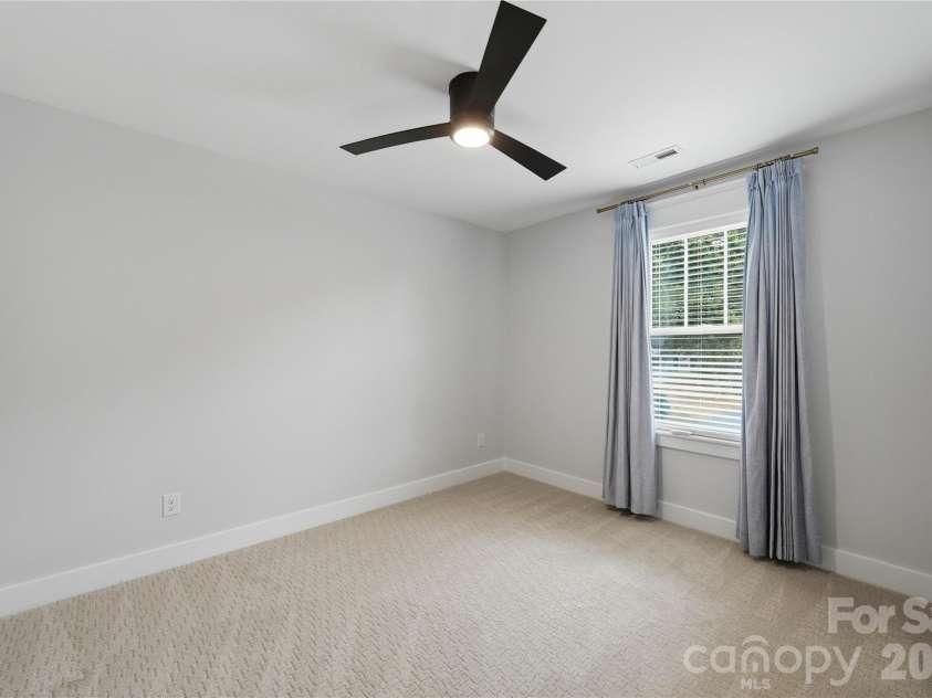 921 Woodside Avenue, Charlotte, NC 28205.  MLS# CAR4415361, YatesRealty ID 46144. 