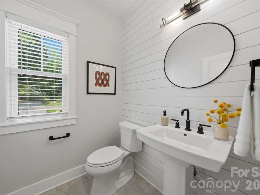 921 Woodside Avenue, Charlotte, NC 28205.  MLS# CAR4415361, YatesRealty ID 46144. 