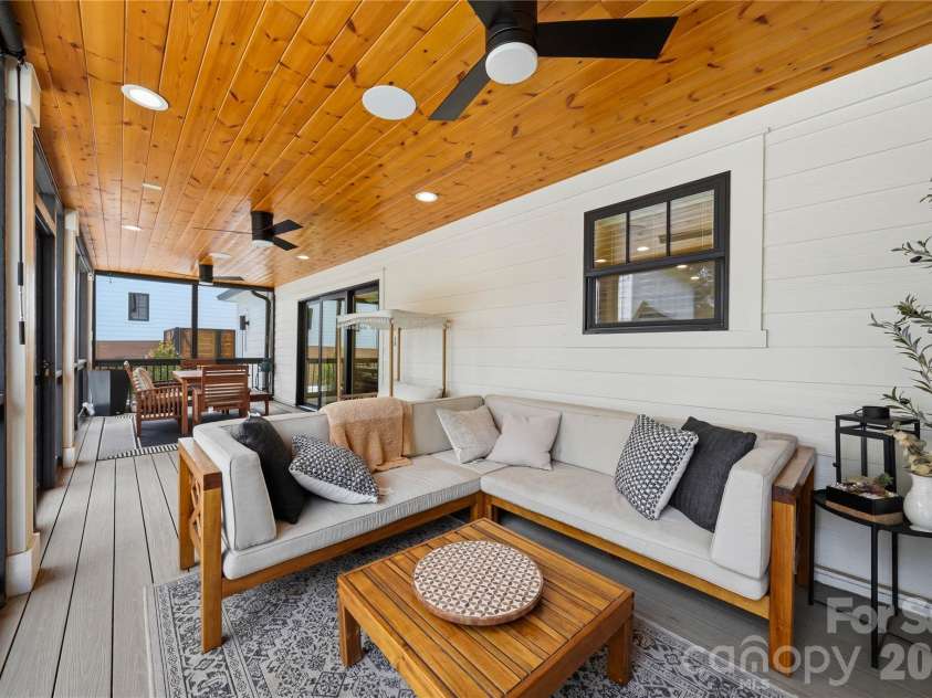 921 Woodside Avenue, Charlotte, NC 28205.  MLS# CAR4415361, YatesRealty ID 46144. 