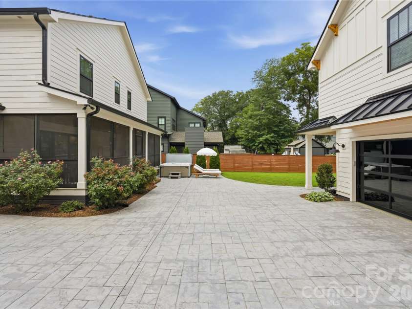 921 Woodside Avenue, Charlotte, NC 28205.  MLS# CAR4415361, YatesRealty ID 46144. 