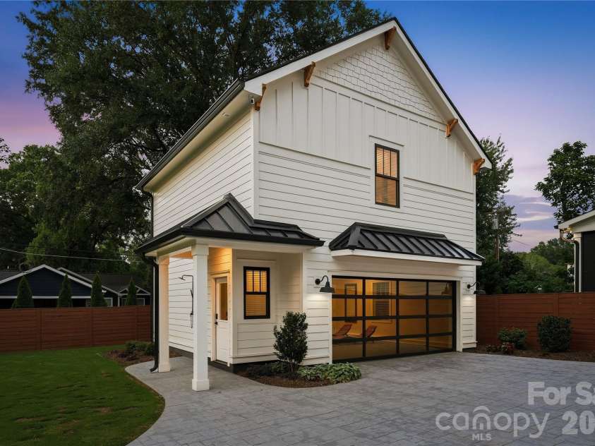 921 Woodside Avenue, Charlotte, NC 28205.  MLS# CAR4415361, YatesRealty ID 46144. 